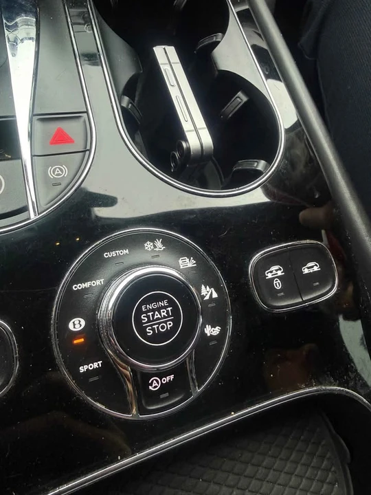 2017 Bentley Bentayga - Image 9 of 9