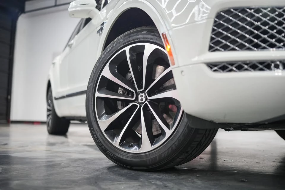 2017 Bentley Bentayga - Image 3 of 20