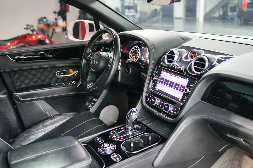 2017 Bentley Bentayga - Image 14 of 16