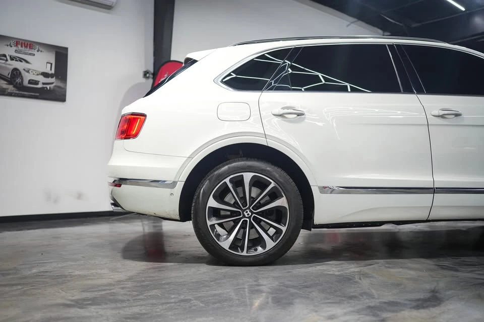 2017 Bentley Bentayga - Image 5 of 16