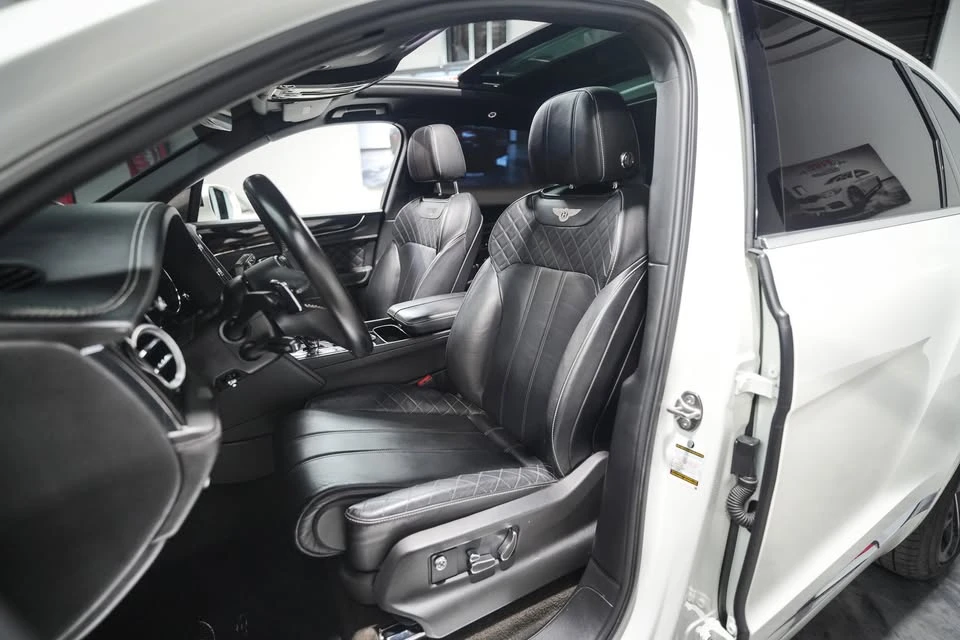 2017 Bentley Bentayga - Image 15 of 16