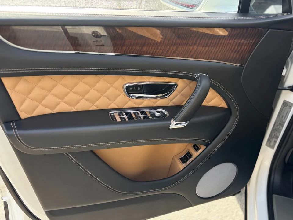 2017 Bentley Bentayga - Image 8 of 11