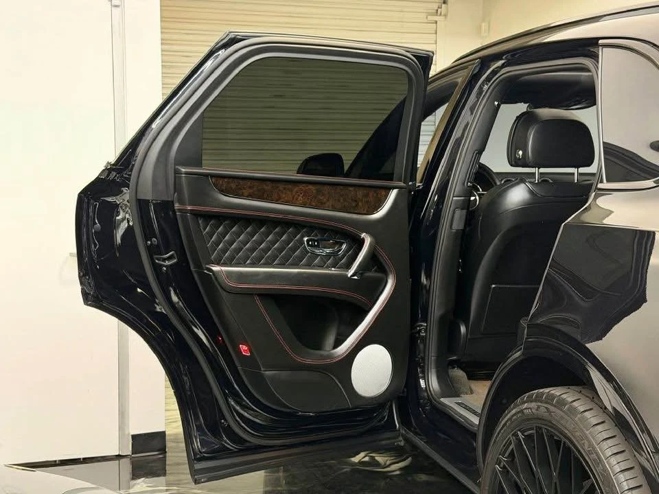 2017 Bentley Bentayga - Image 9 of 16