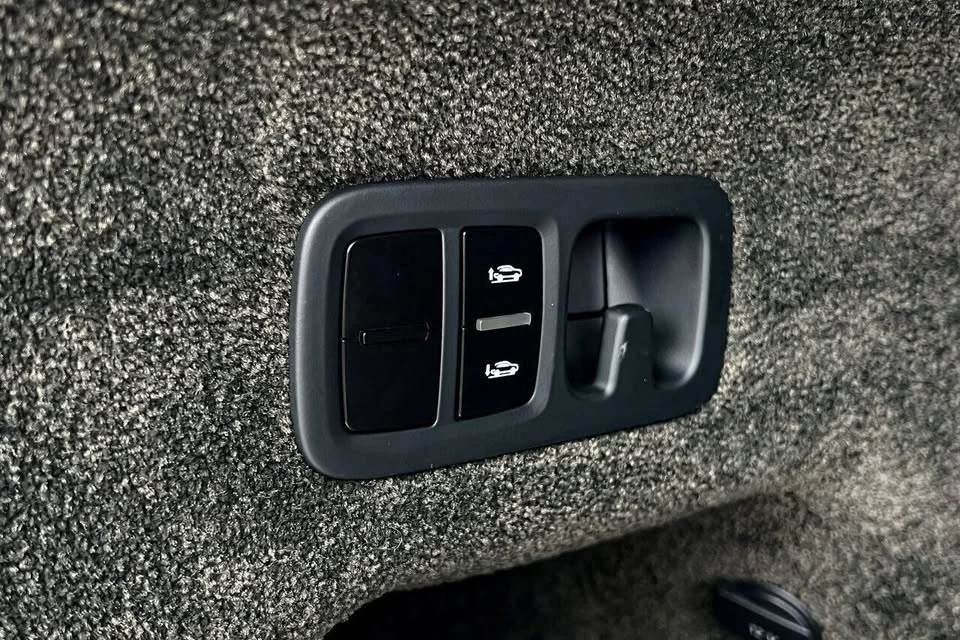 2017 Bentley Bentayga - Image 19 of 20