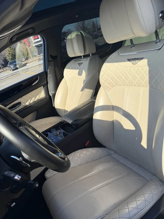 2017 Bentley Bentayga - Image 3 of 8