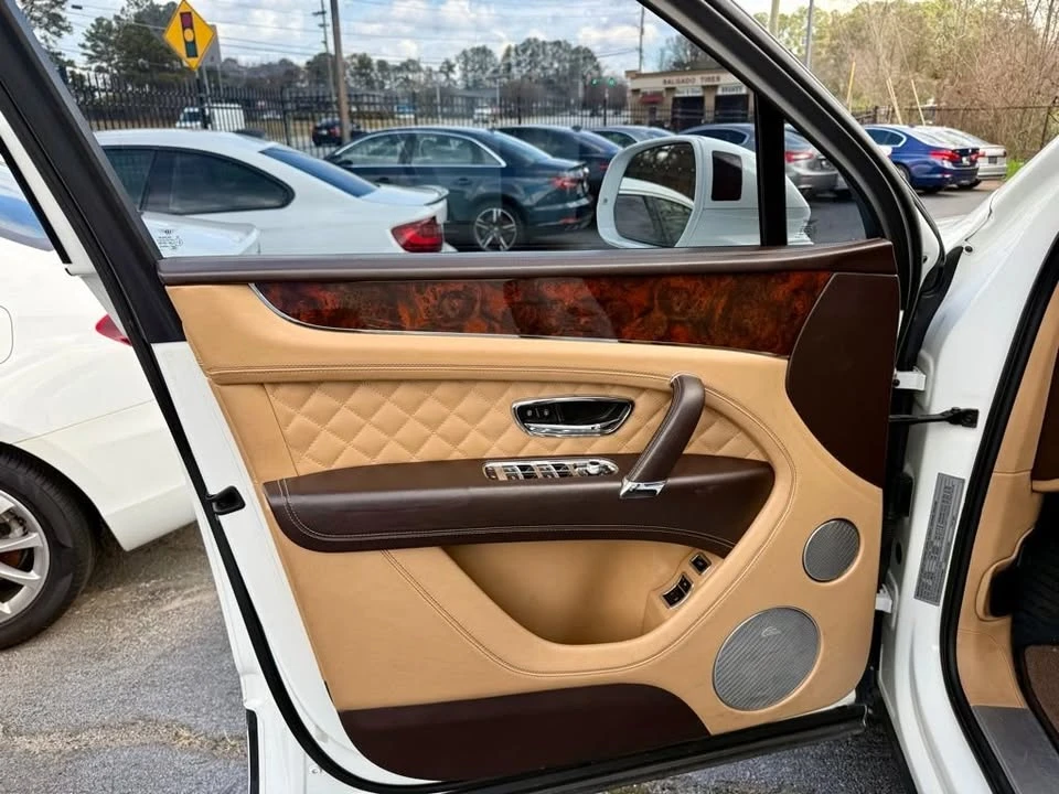 2017 Bentley Bentayga - Image 12 of 18