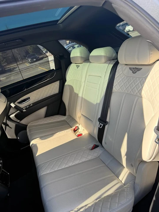 2017 Bentley Bentayga - Image 4 of 8