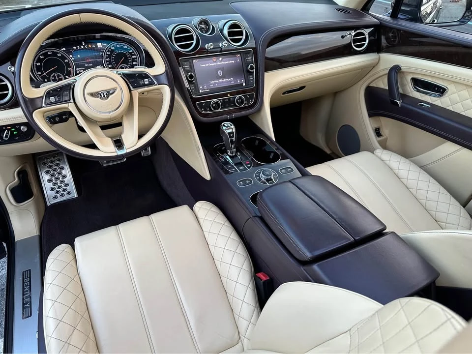 2017 Bentley Bentayga - Image 7 of 10