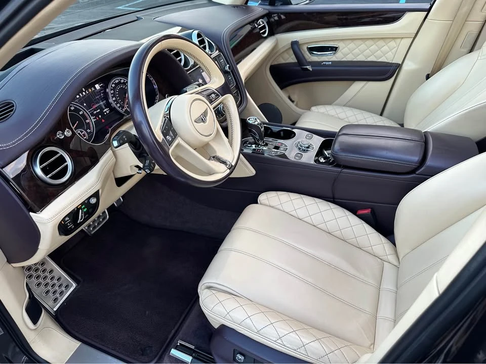 2017 Bentley Bentayga - Image 8 of 10