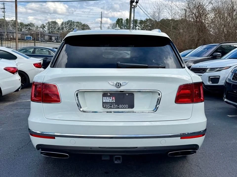 2017 Bentley Bentayga - Image 9 of 18
