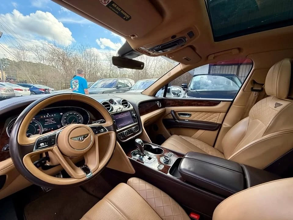 2017 Bentley Bentayga - Image 16 of 18