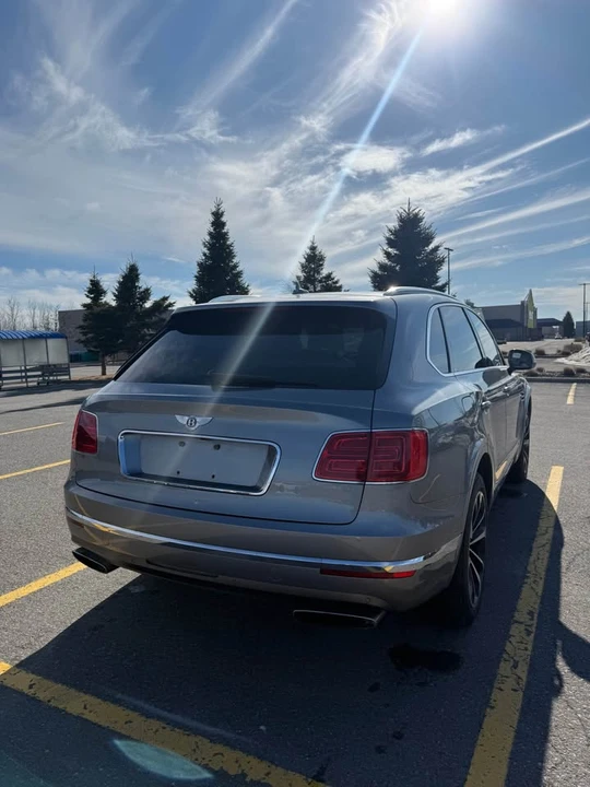 2017 Bentley Bentayga - Image 6 of 8