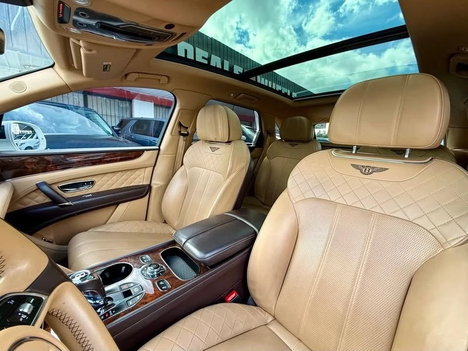 2017 Bentley Bentayga - Image 15 of 18