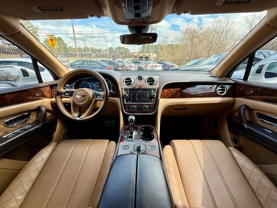 2017 Bentley Bentayga - Image 17 of 18