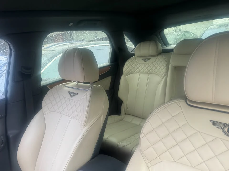 2017 Bentley Bentayga - Image 4 of 4