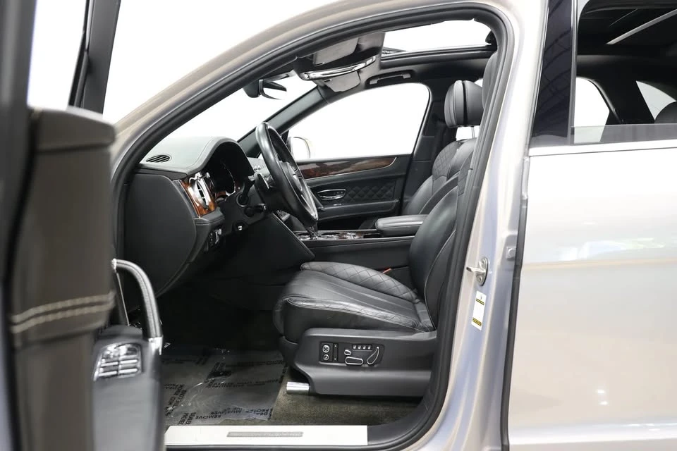 2017 Bentley Bentayga - Image 15 of 20