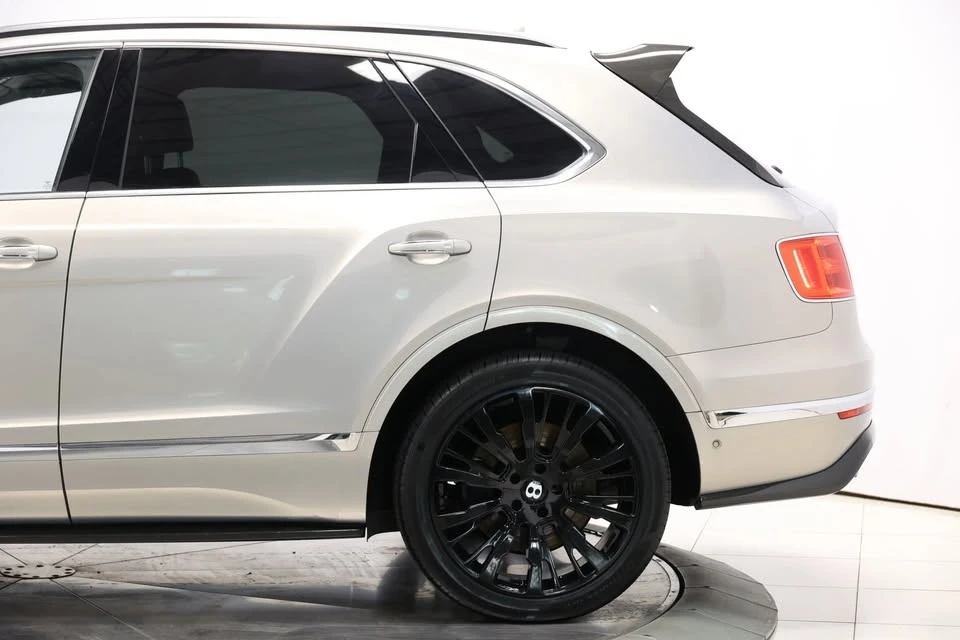 2017 Bentley Bentayga - Image 10 of 20
