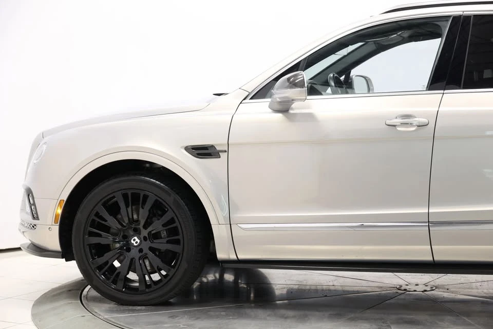 2017 Bentley Bentayga - Image 8 of 20