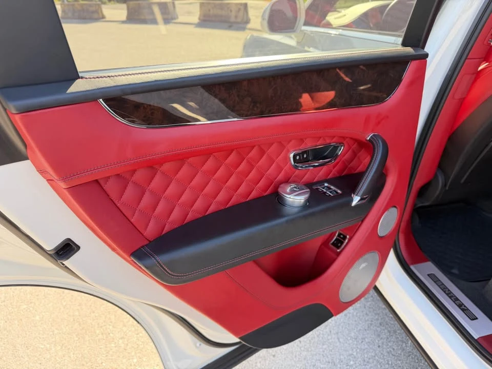 2017 Bentley Bentayga - Image 15 of 20