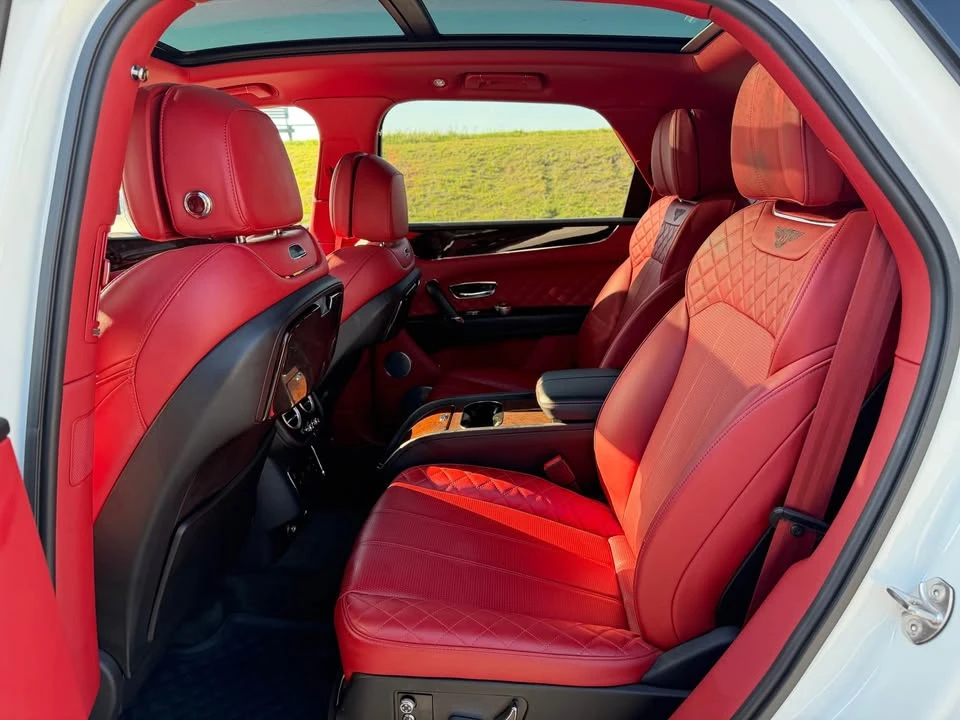 2017 Bentley Bentayga - Image 17 of 20
