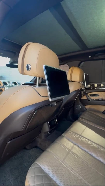 2017 Bentley Bentayga - Image 16 of 18