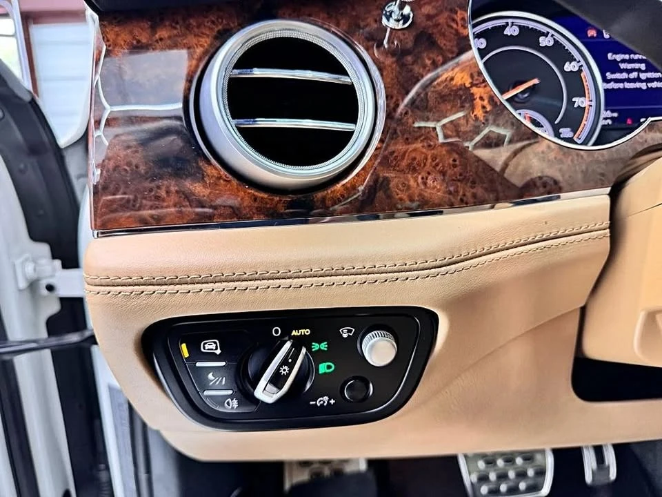 2017 Bentley Bentayga - Image 16 of 20