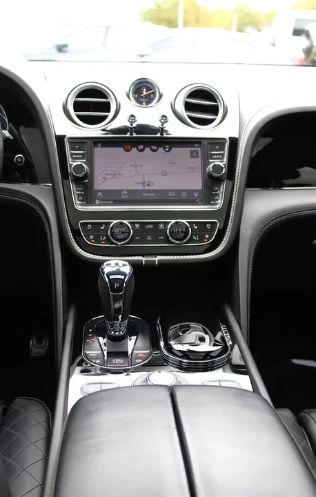 2017 Bentley Bentayga - Image 18 of 19