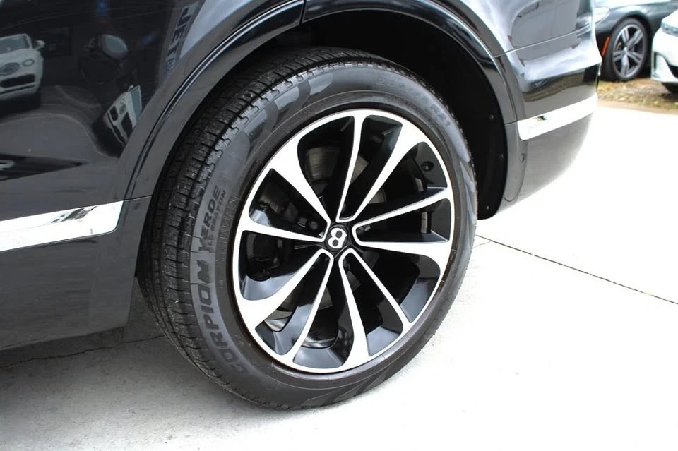 2017 Bentley Bentayga - Image 13 of 19