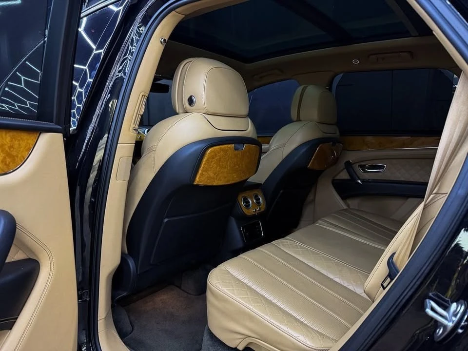 2017 Bentley Bentayga - Image 18 of 20