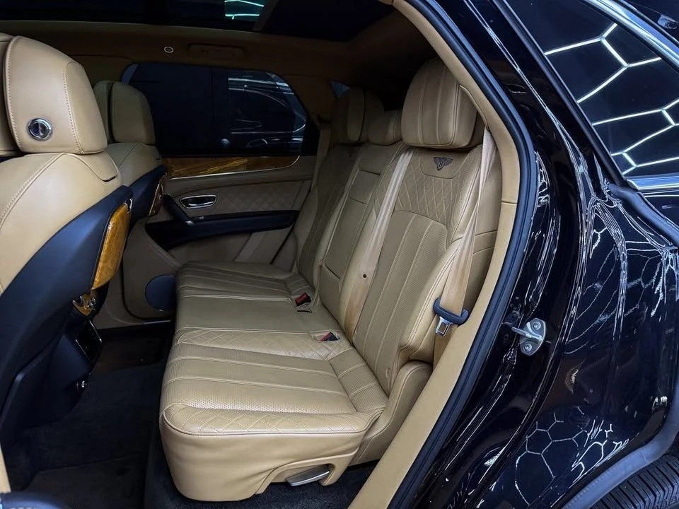 2017 Bentley Bentayga - Image 19 of 20