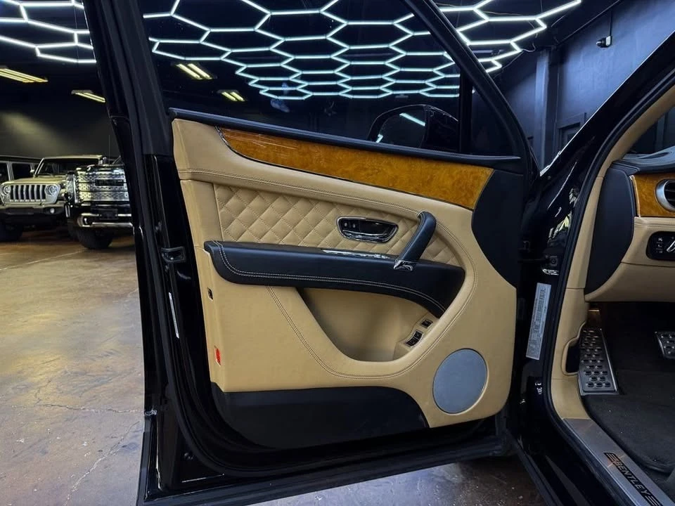2017 Bentley Bentayga - Image 10 of 20