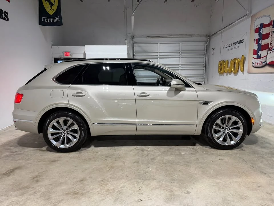 2017 Bentley Bentayga - Image 3 of 19