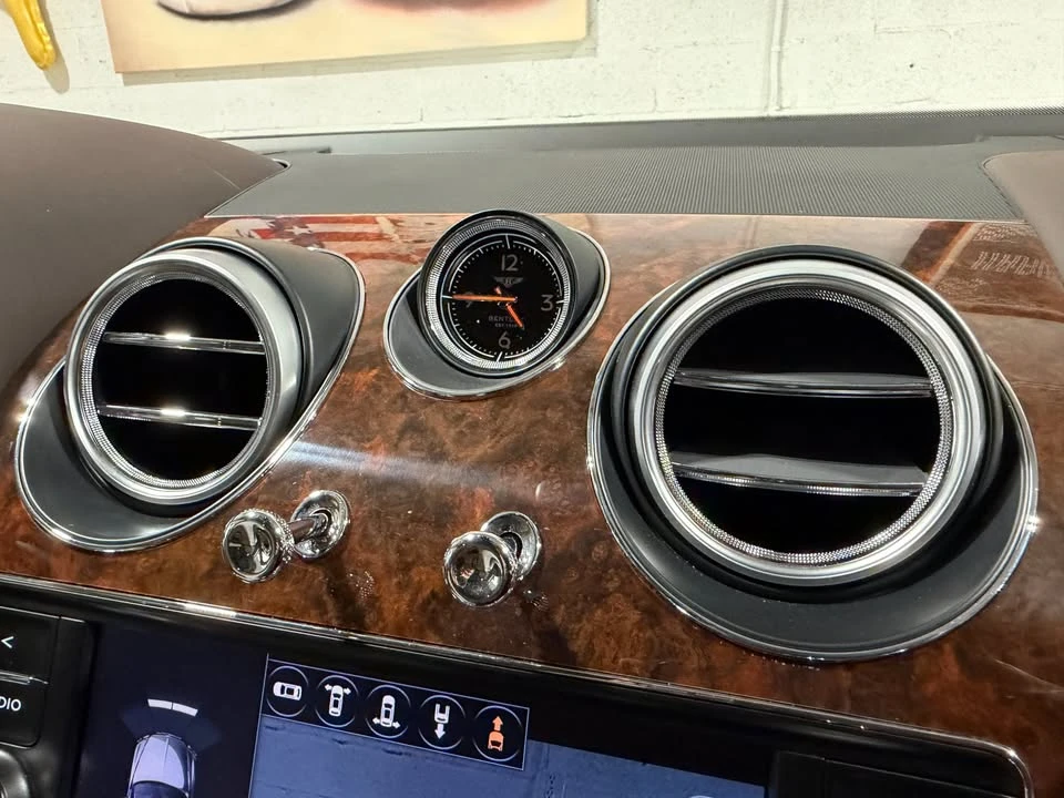 2017 Bentley Bentayga - Image 16 of 19