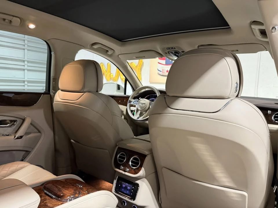 2017 Bentley Bentayga - Image 19 of 19
