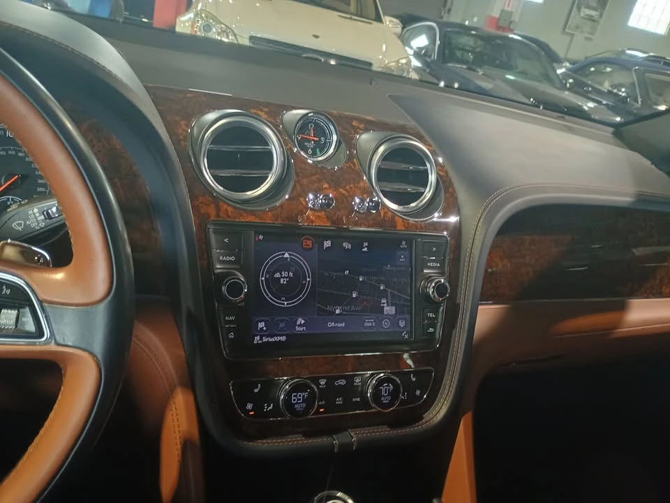 2017 Bentley Bentayga - Image 13 of 20