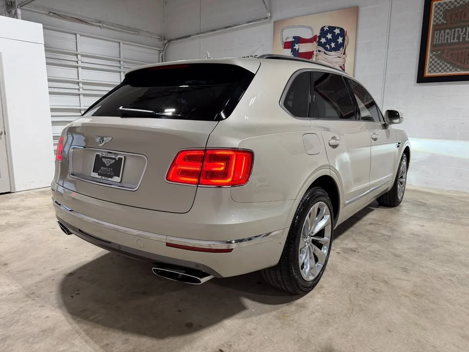 2017 Bentley Bentayga - Image 9 of 19