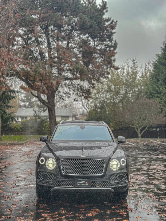 2017 Bentley Bentayga - Image 2 of 7