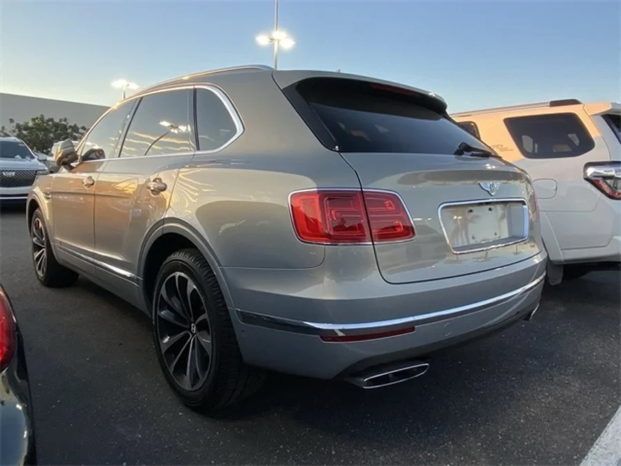 2017 Bentley Bentayga - Image 5 of 9