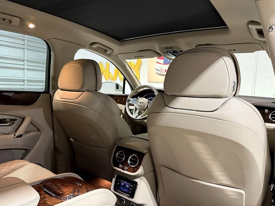 2017 Bentley Bentayga - Image 16 of 20