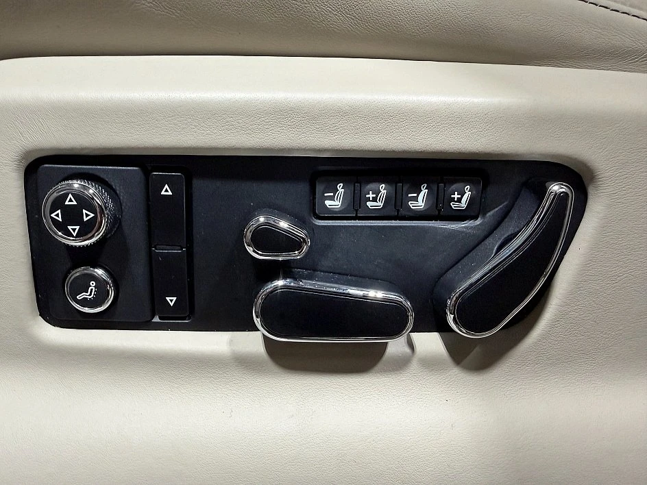 2017 Bentley Bentayga - Image 18 of 20