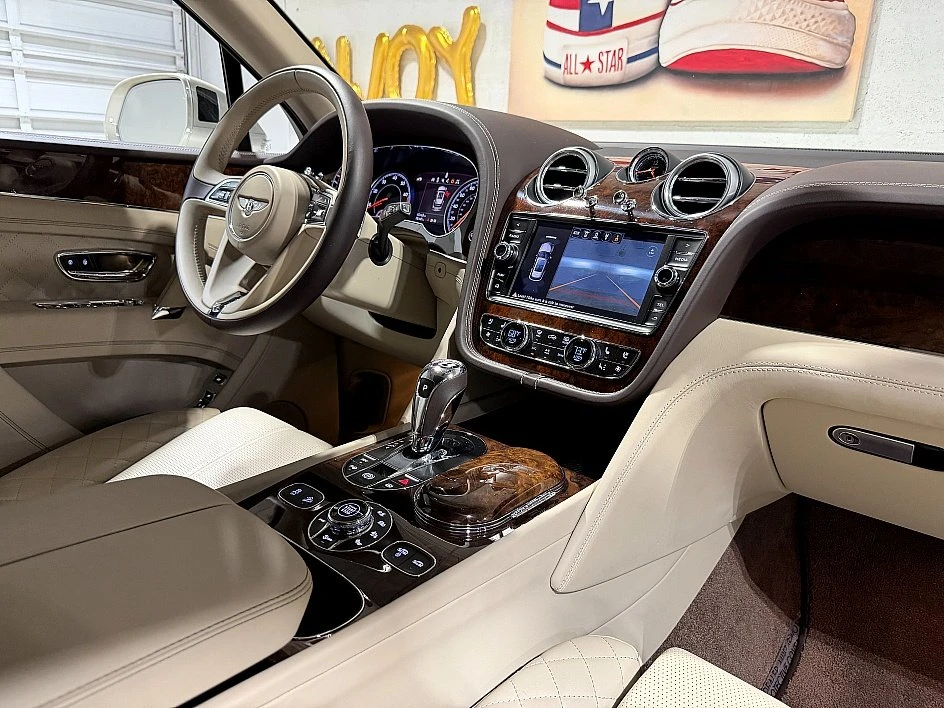 2017 Bentley Bentayga - Image 14 of 20