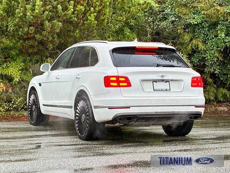 2017 Bentley Bentayga - Image 3 of 8