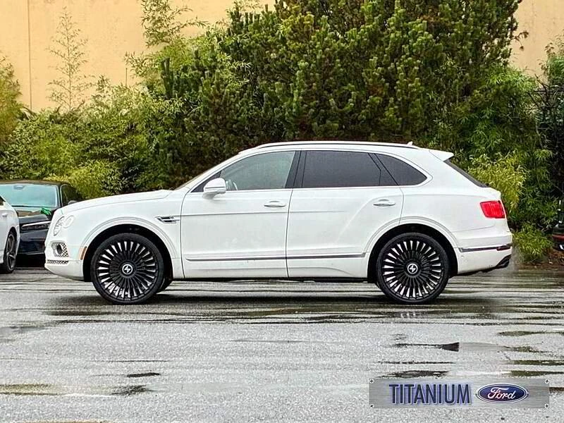 2017 Bentley Bentayga - Image 2 of 8