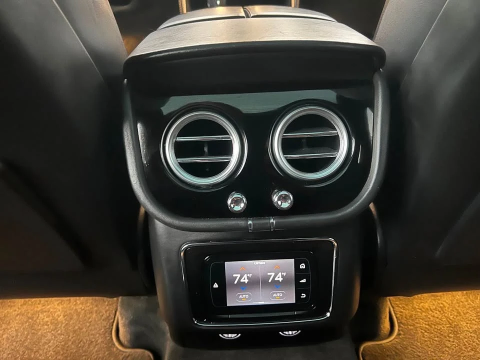 2017 Bentley Bentayga - Image 9 of 10