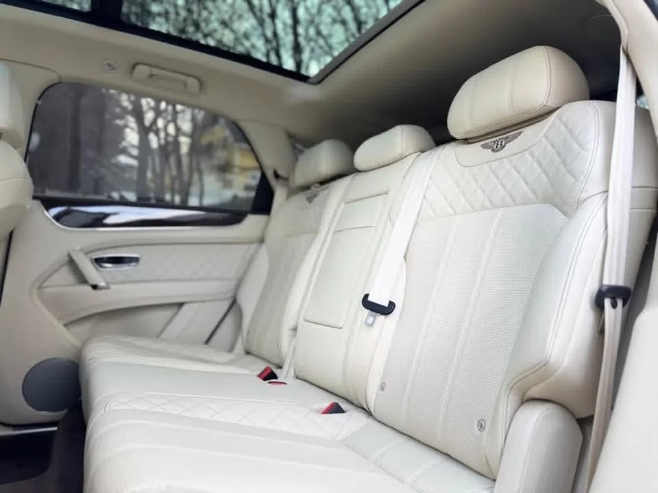 2017 Bentley Bentayga - Image 10 of 19