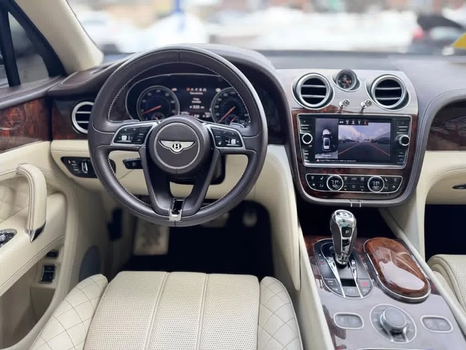 2017 Bentley Bentayga - Image 15 of 19