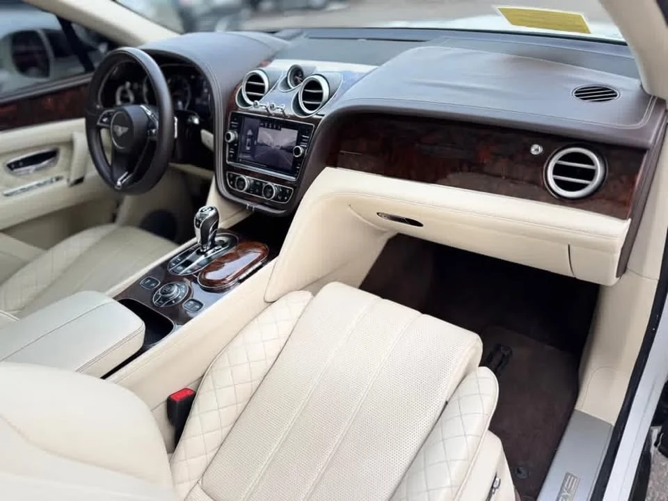 2017 Bentley Bentayga - Image 14 of 19