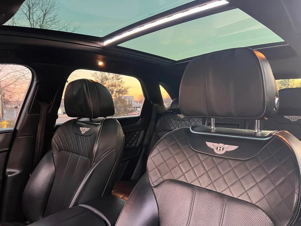 2017 Bentley Bentayga - Image 7 of 10