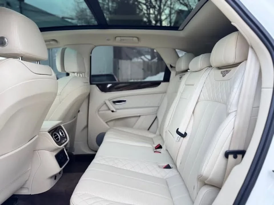 2017 Bentley Bentayga - Image 11 of 19