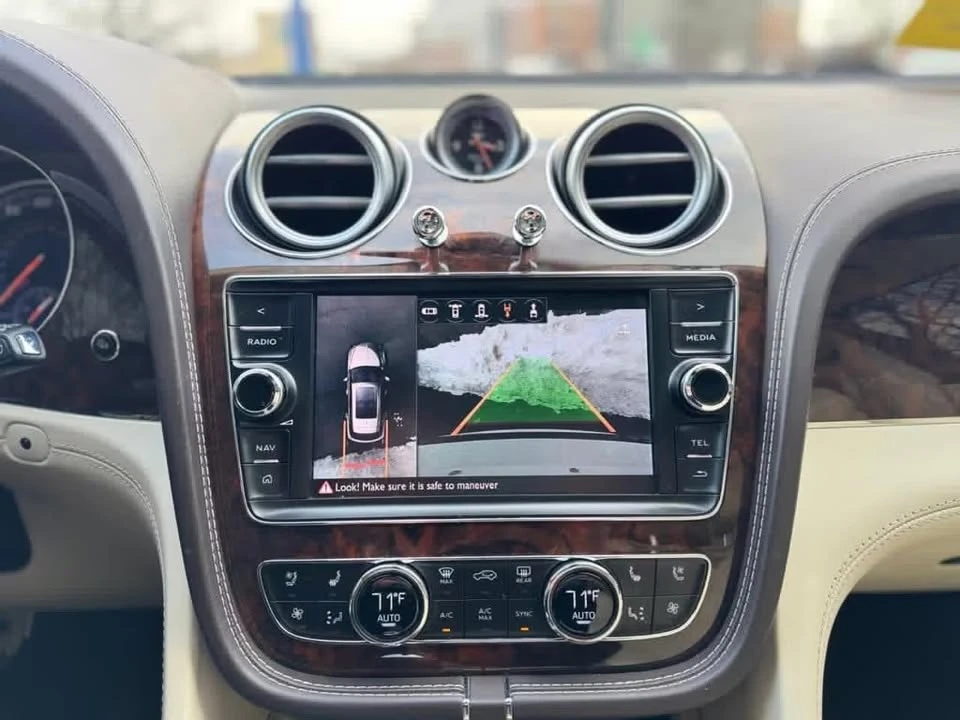 2017 Bentley Bentayga - Image 18 of 19